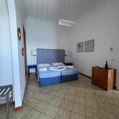 Belvedere E Tre Re 3* كابري