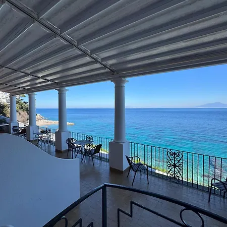 Belvedere E Tre Re Capri