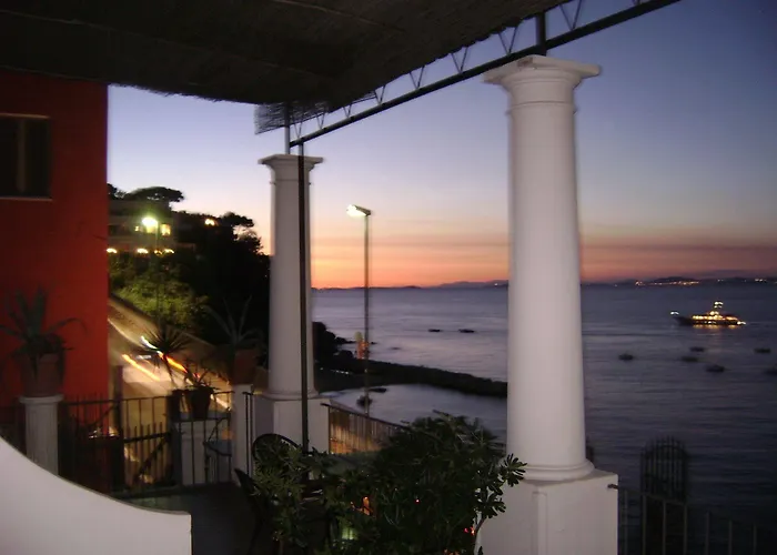 Belvedere E Tre Re Capri